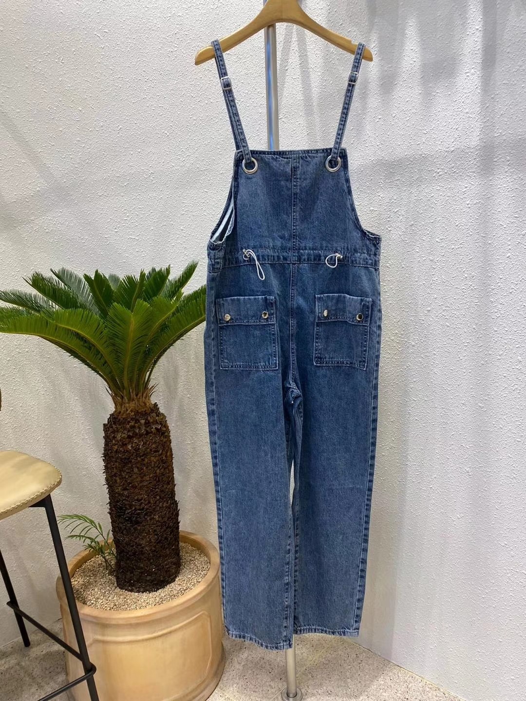 蓝色