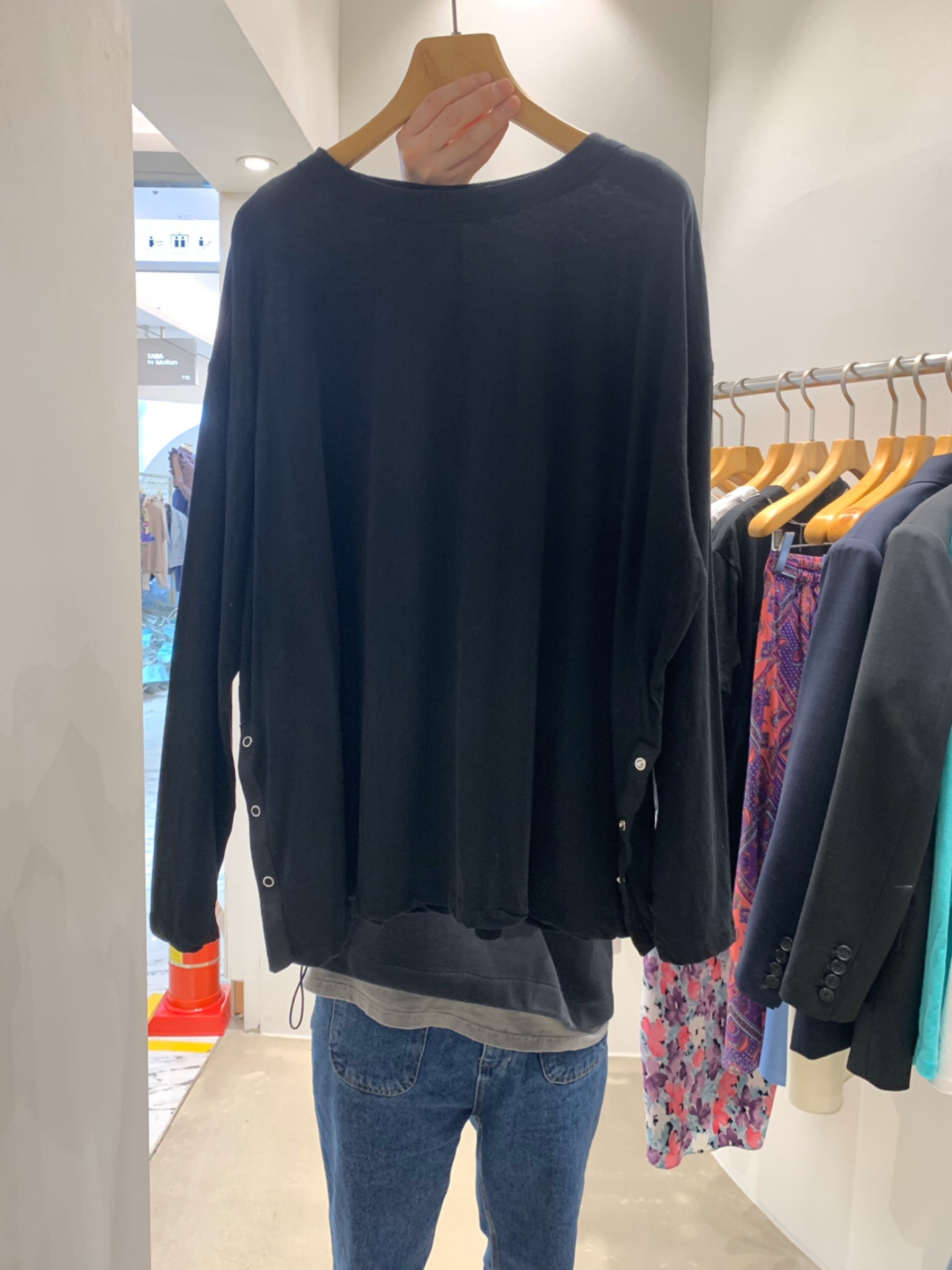 黑色