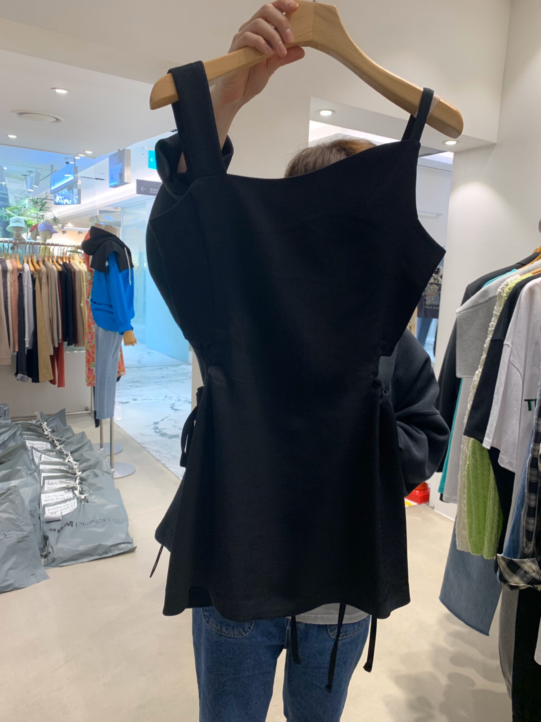 黑色