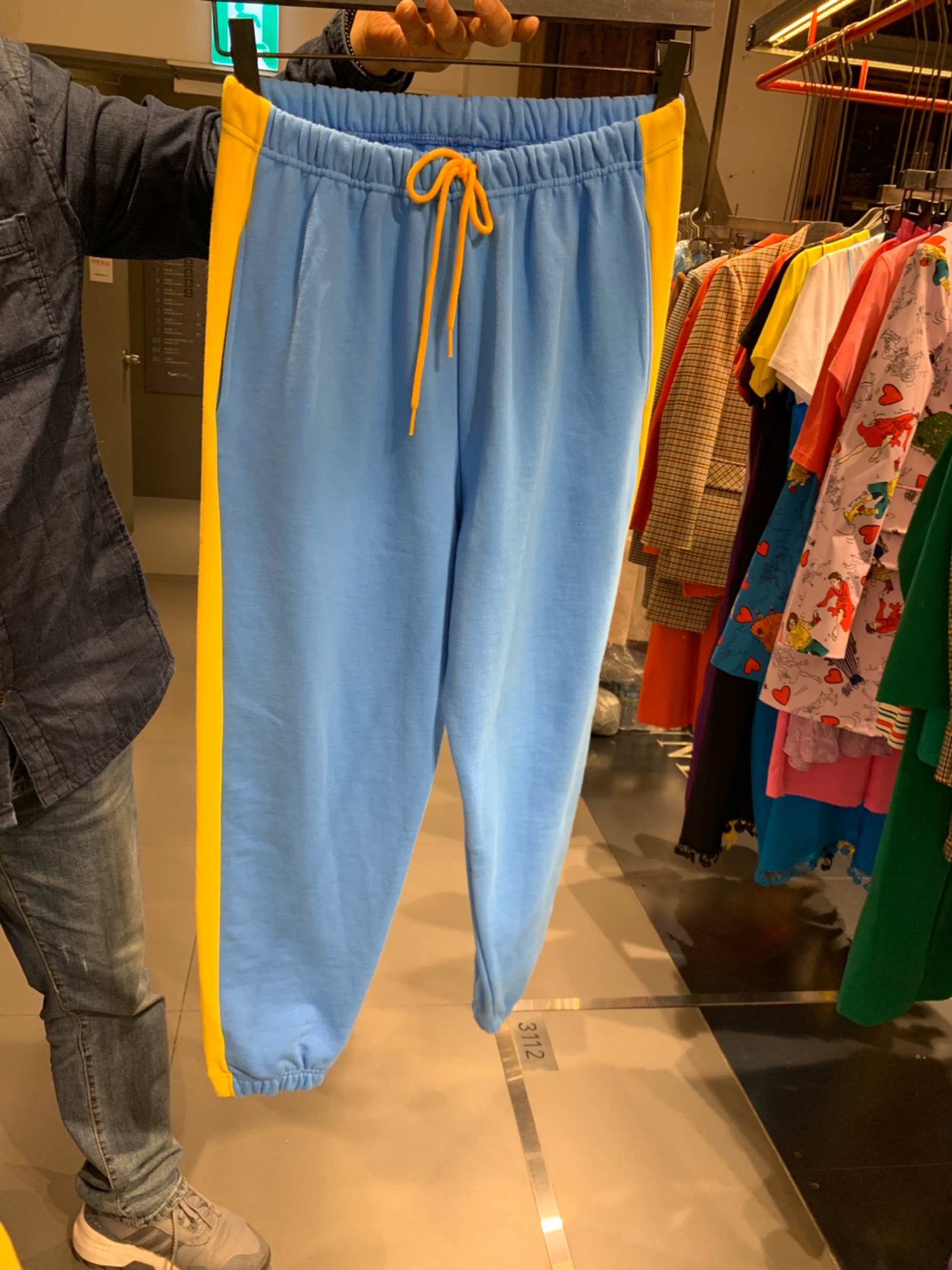 蓝色