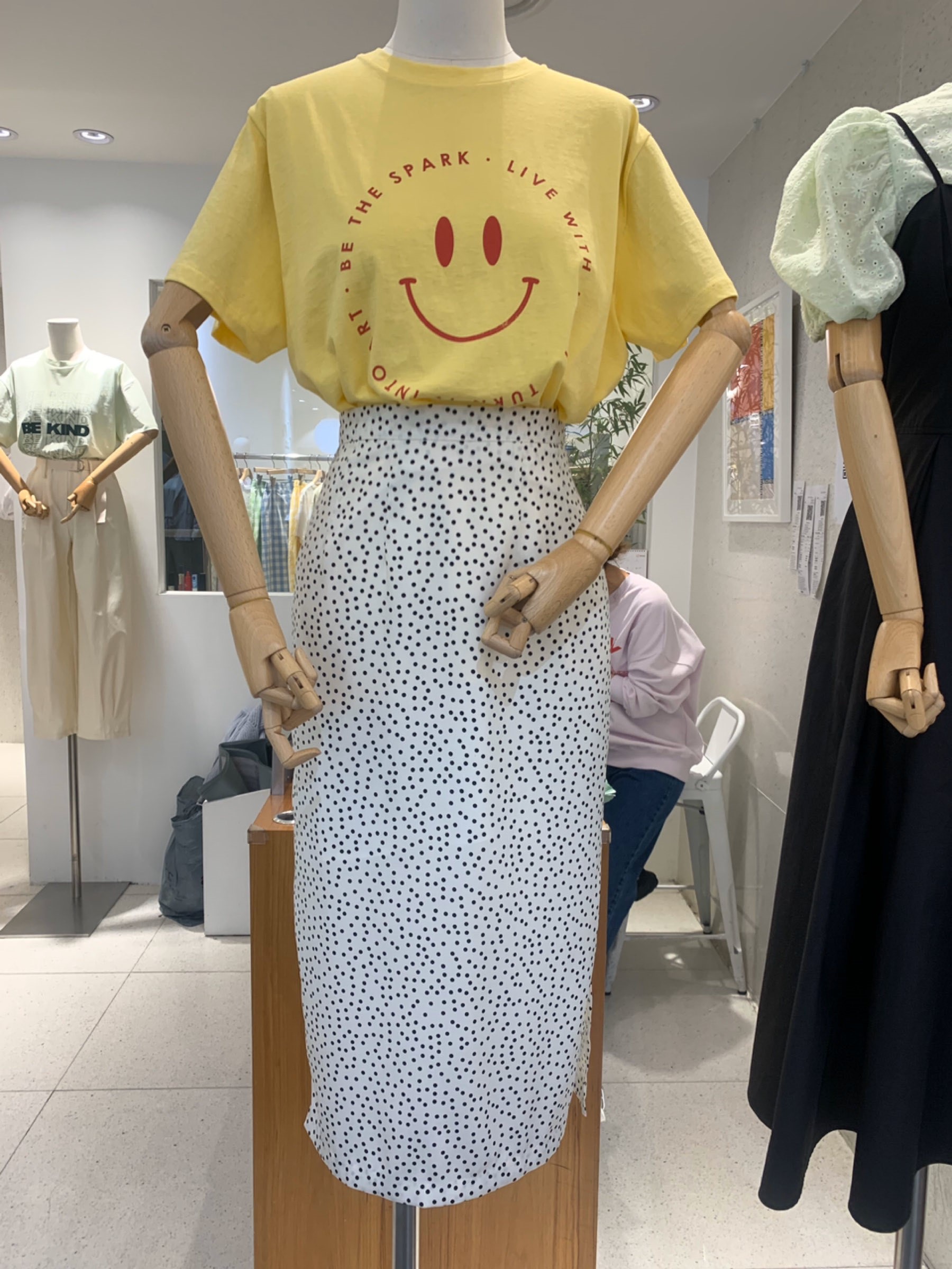 黄色