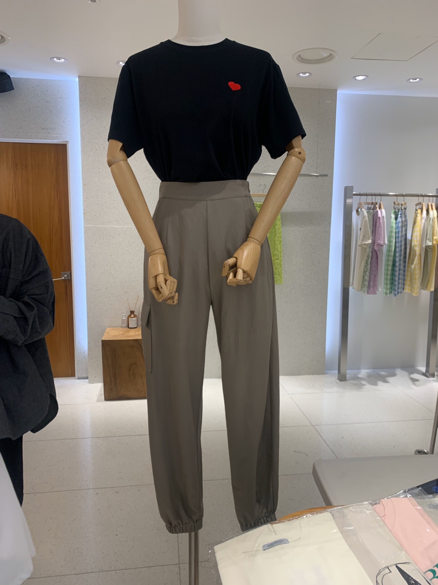 黑色