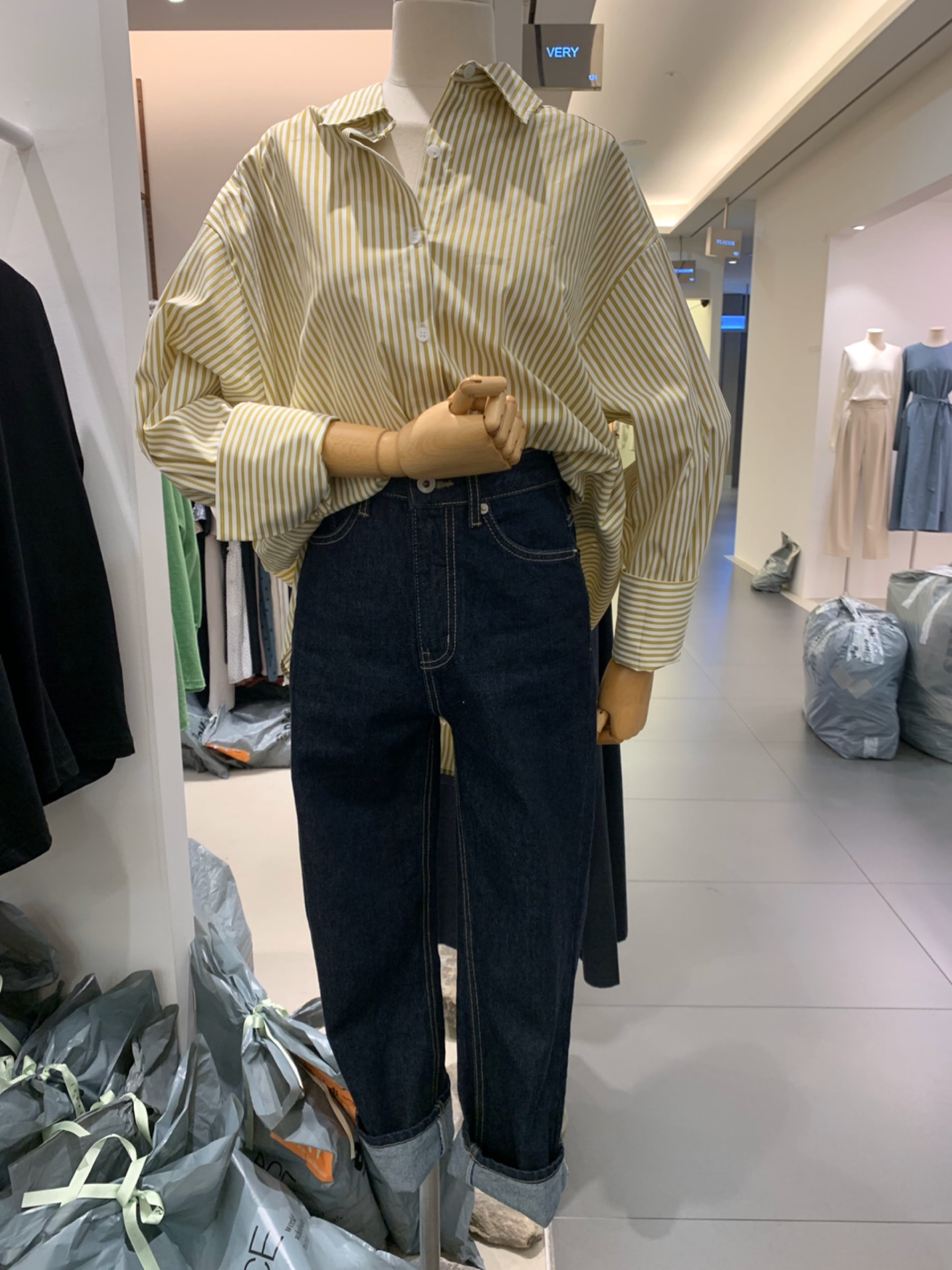黄色