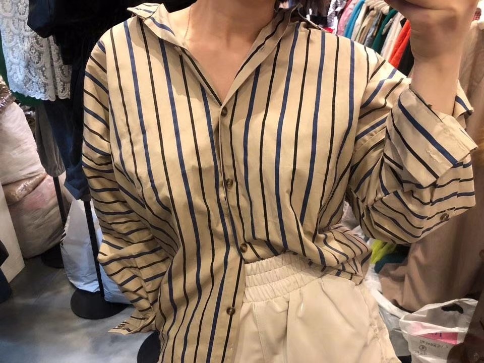 蓝色
