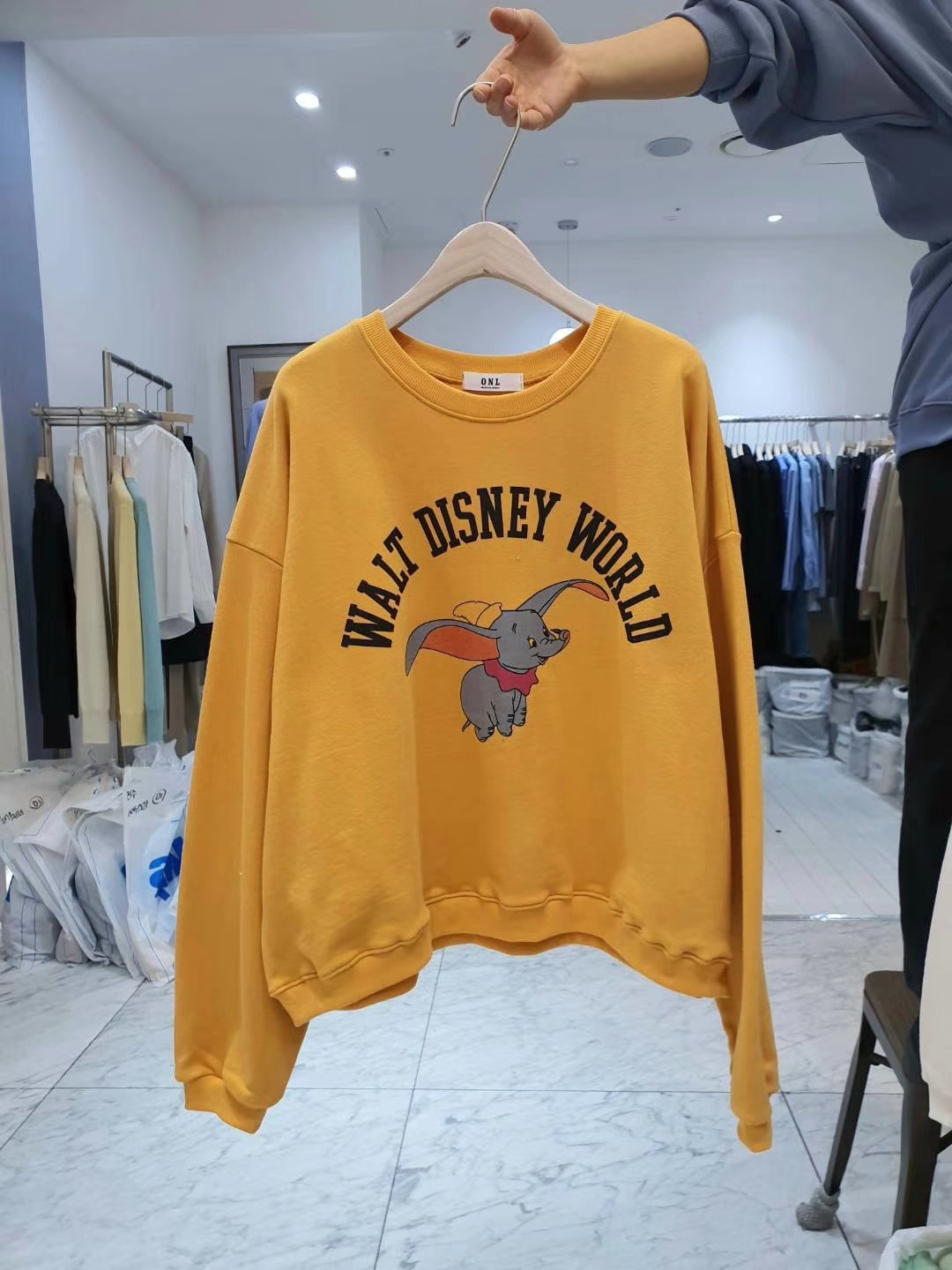 蓝色