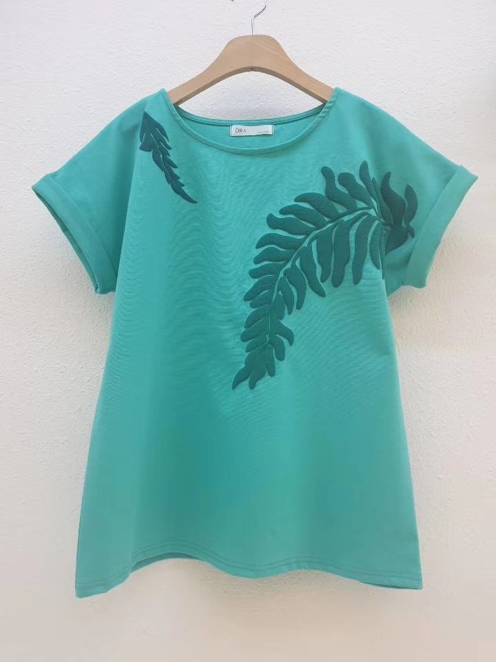 粉红色