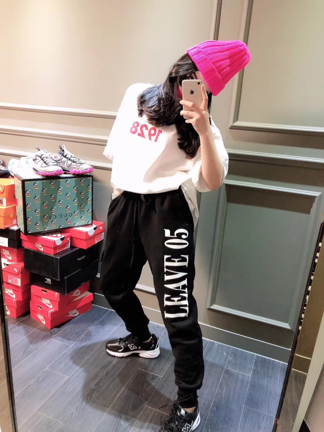 黑色