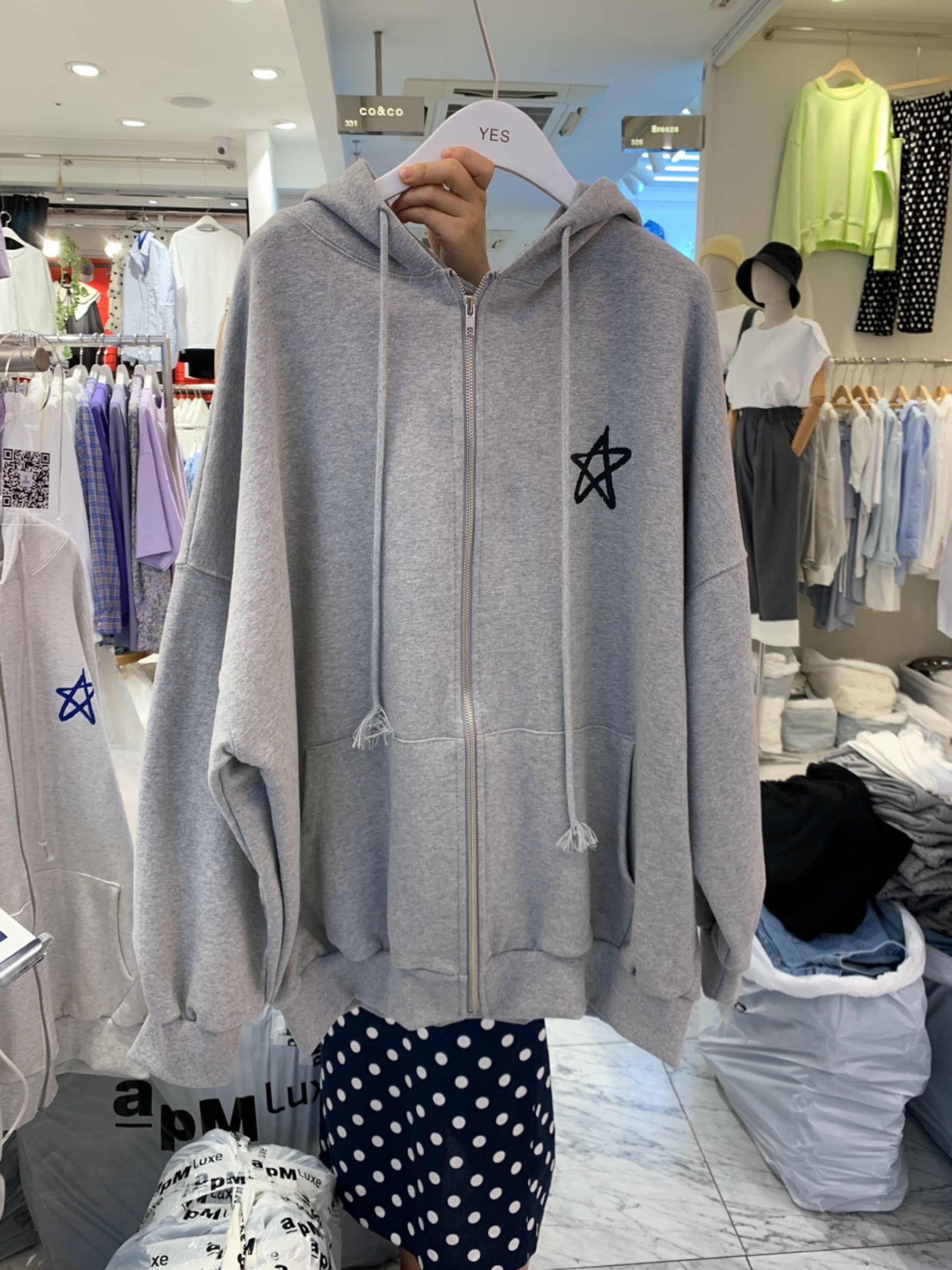 灰色