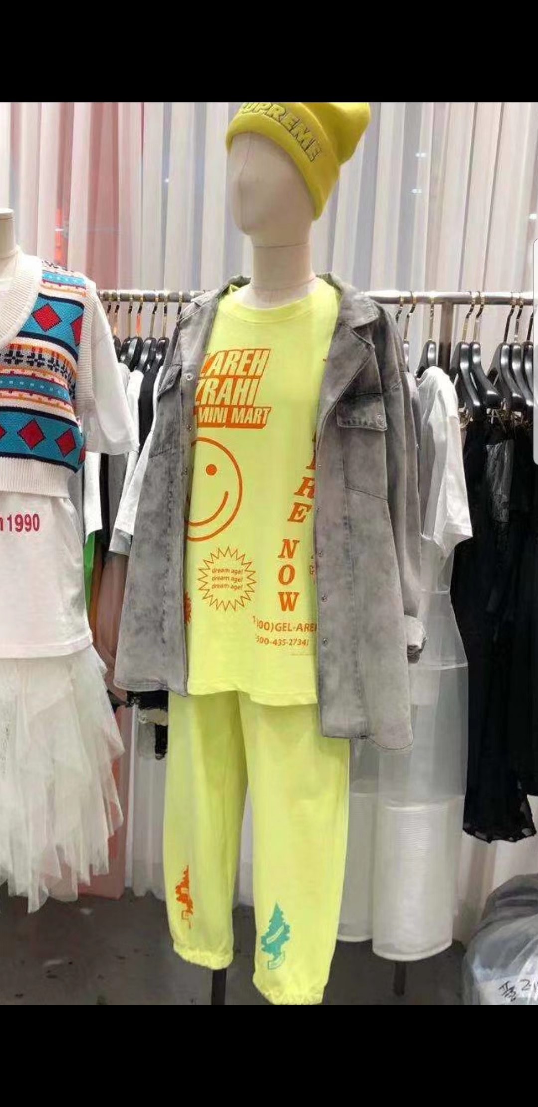 黄色