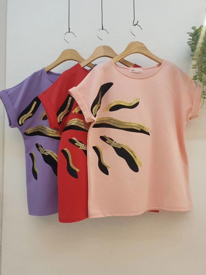 粉红色