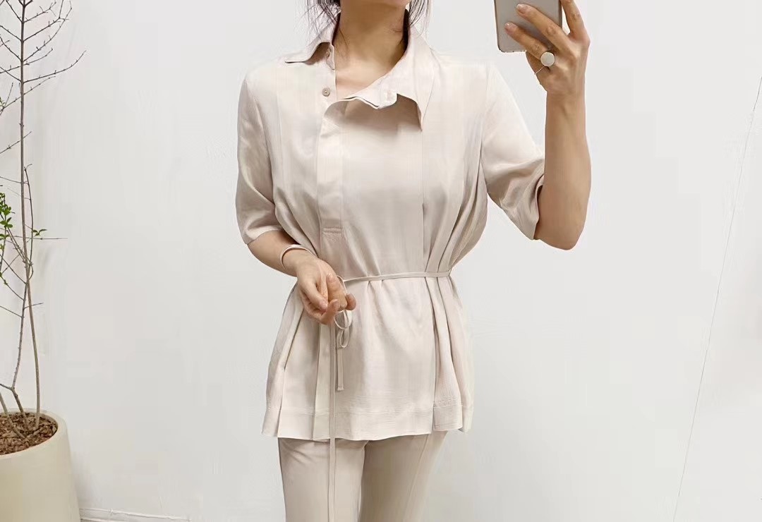 灰色