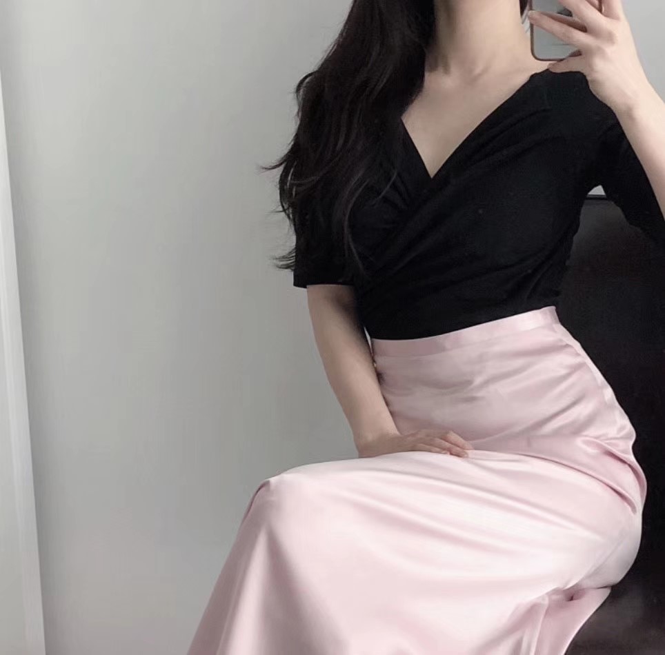 黑色