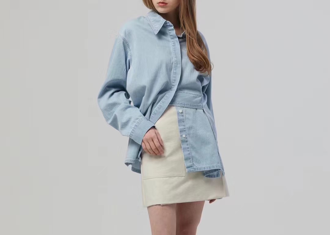 蓝色