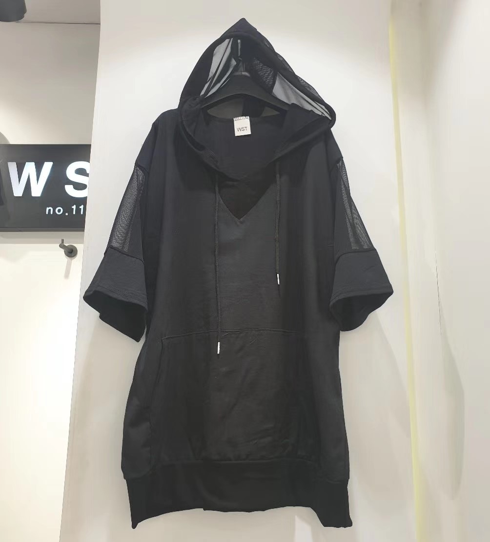 黑色