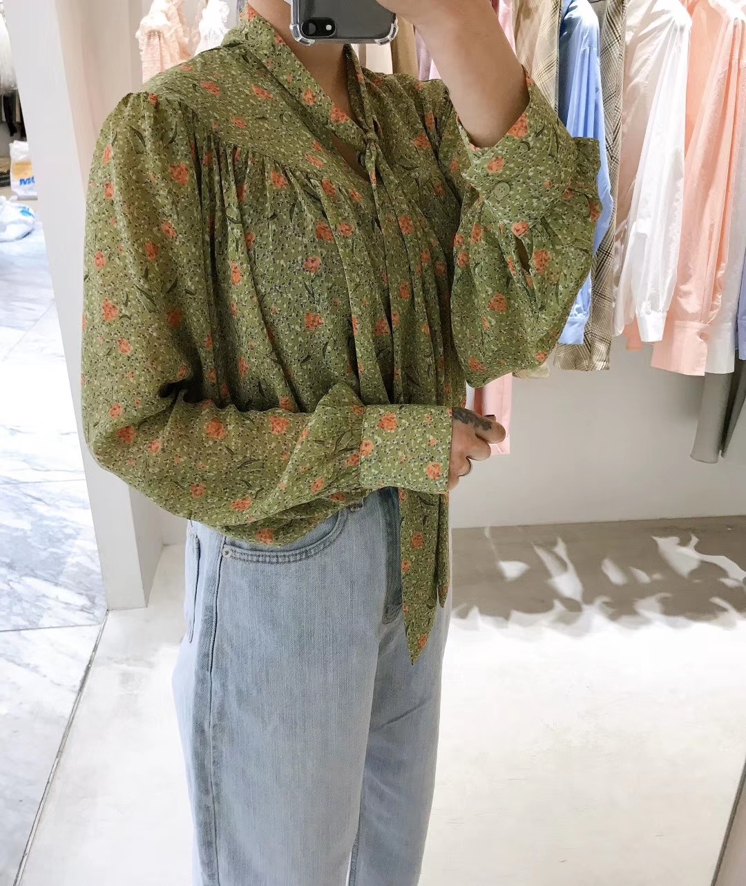 草绿色