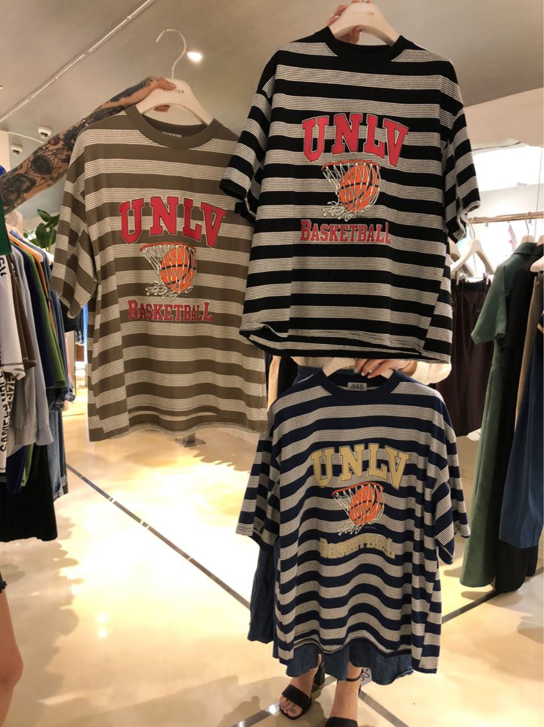 藏蓝色