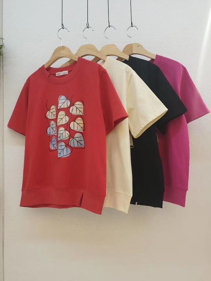 深粉红色