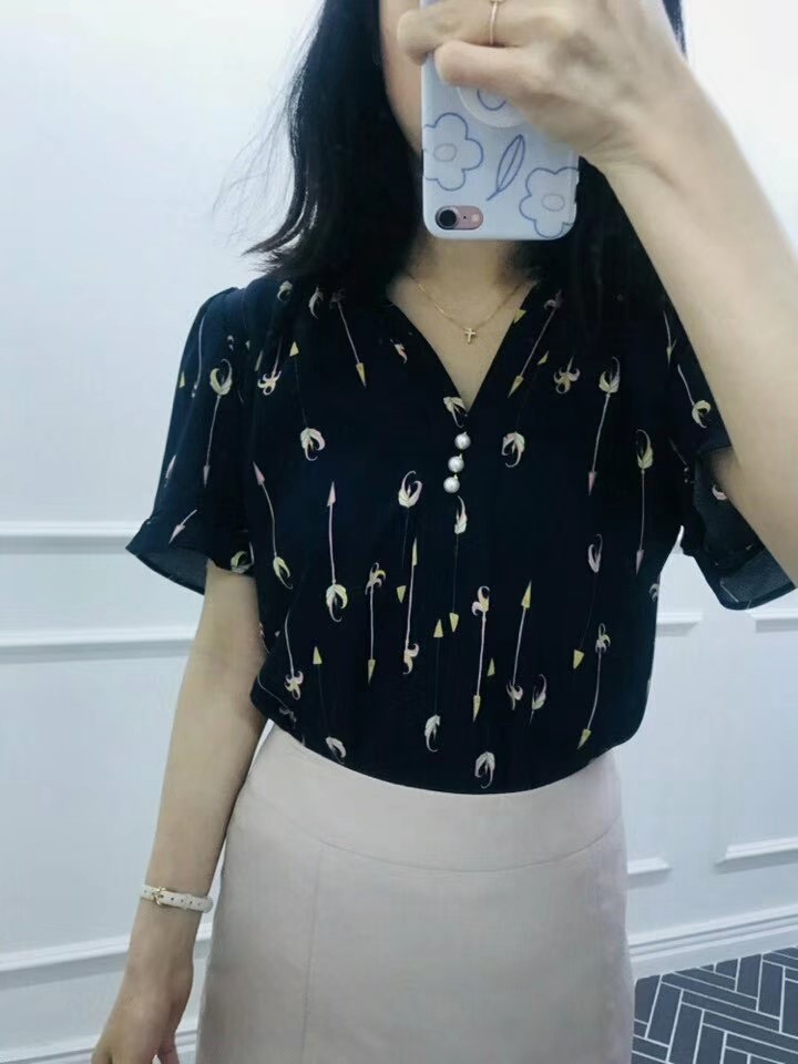 黑色
