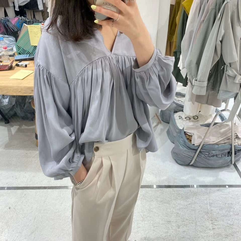 灰色