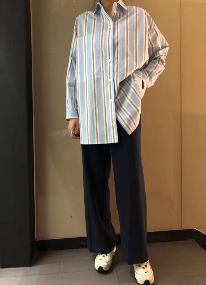 蓝色