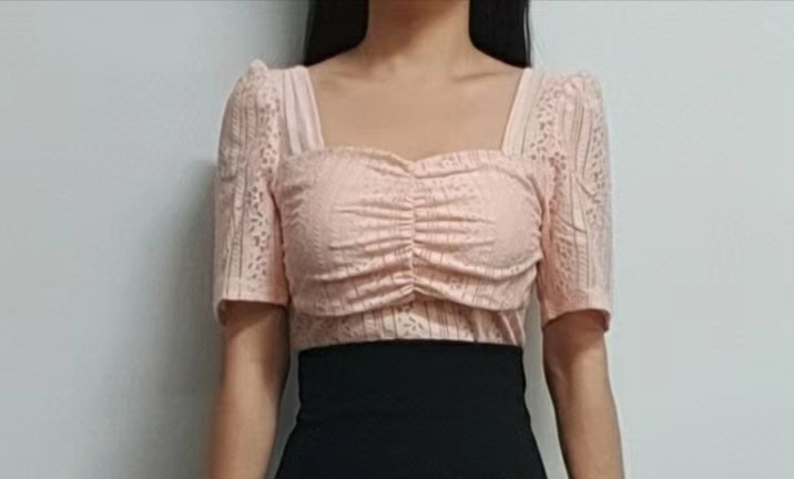 粉红色