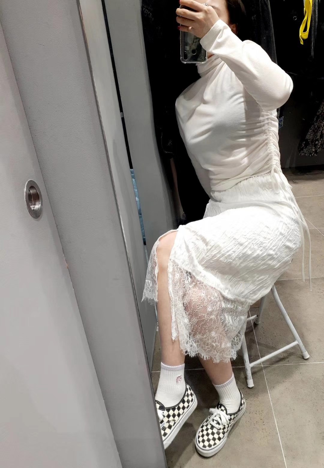 粉红色