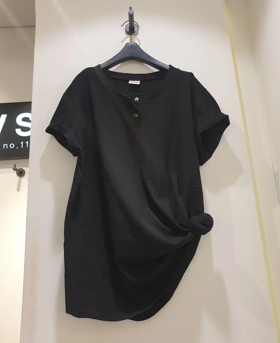 黑色