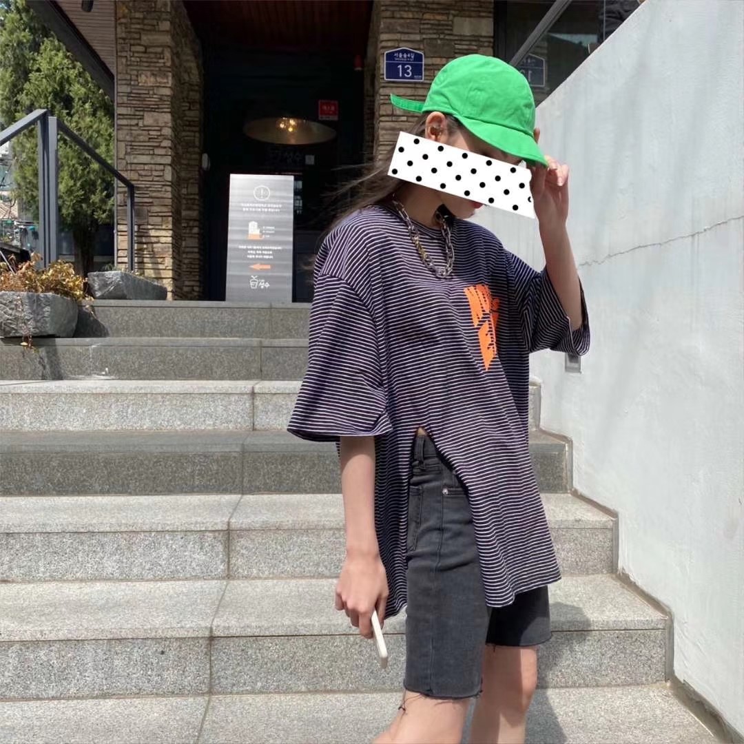 深蓝色