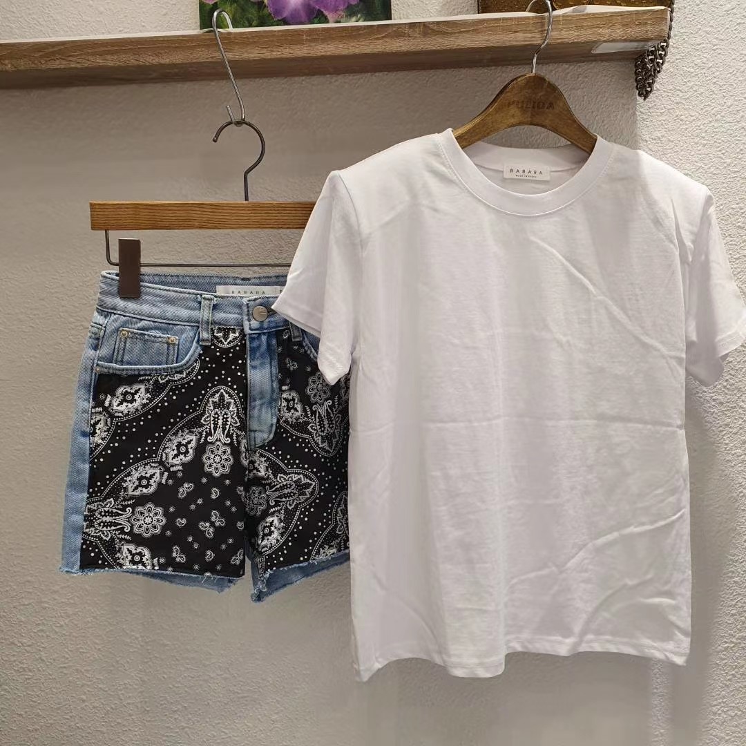 白色