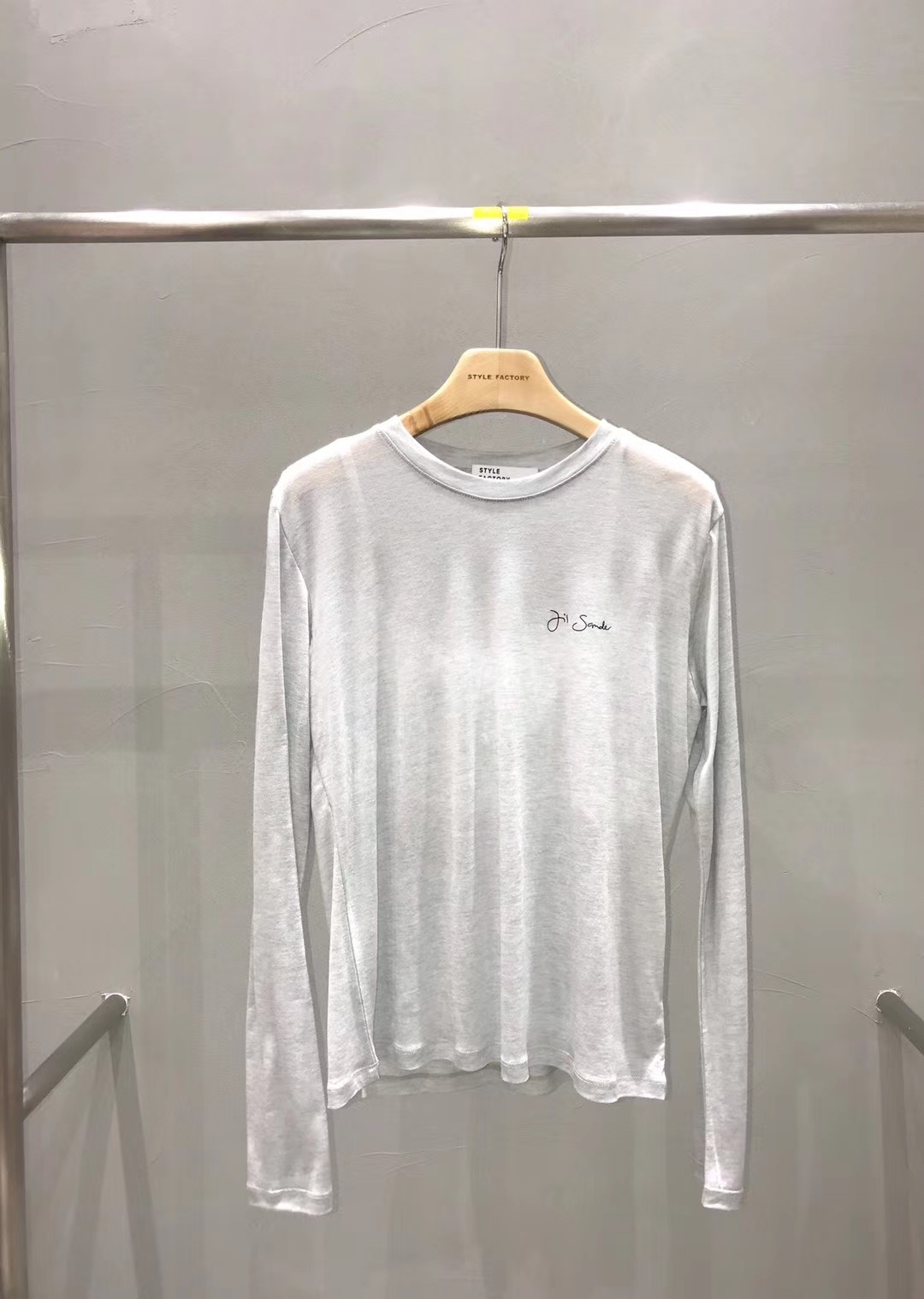 灰色