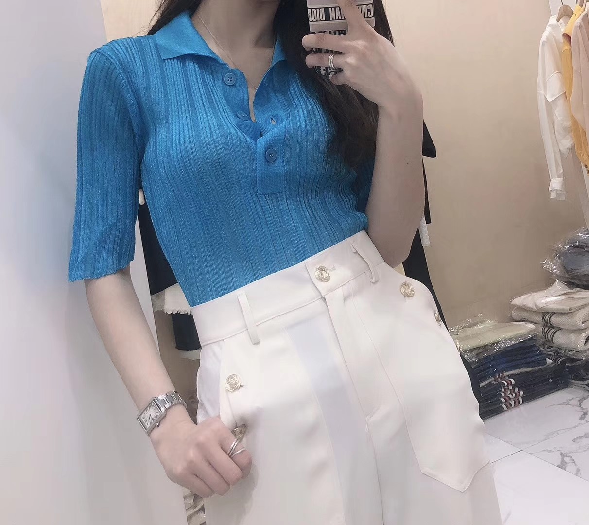 蓝色