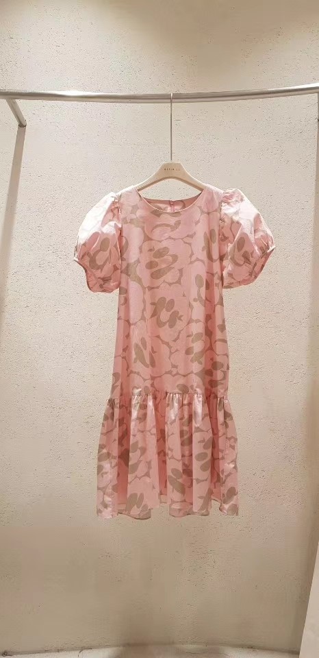 粉红色