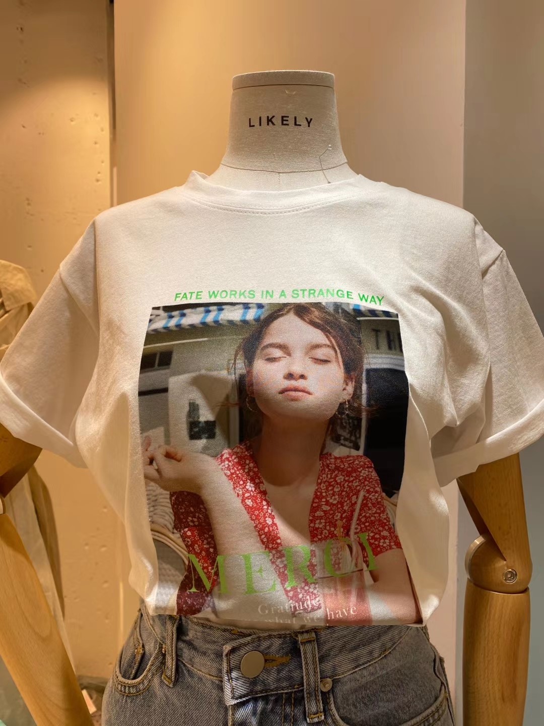 白色