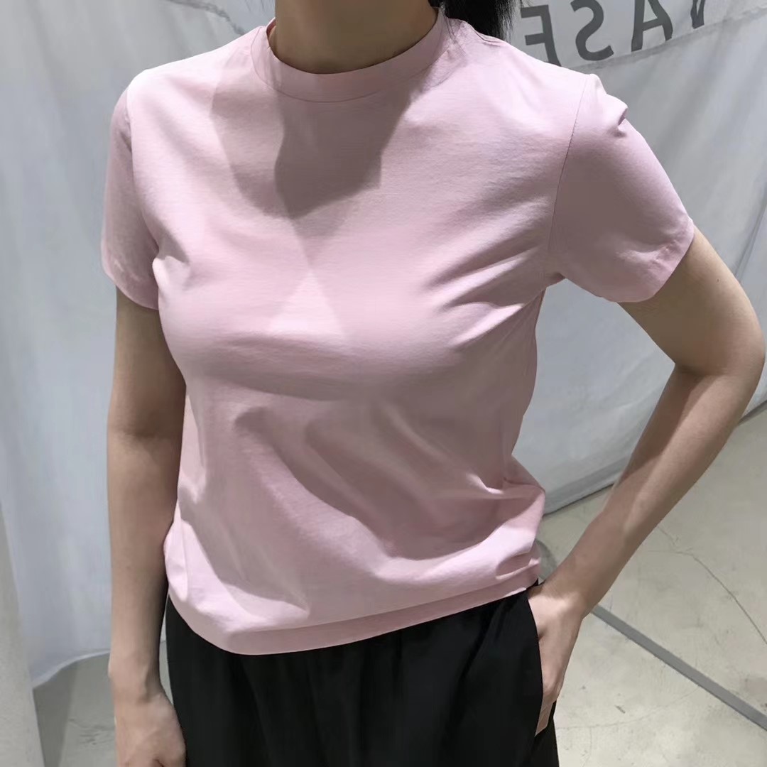 粉红色