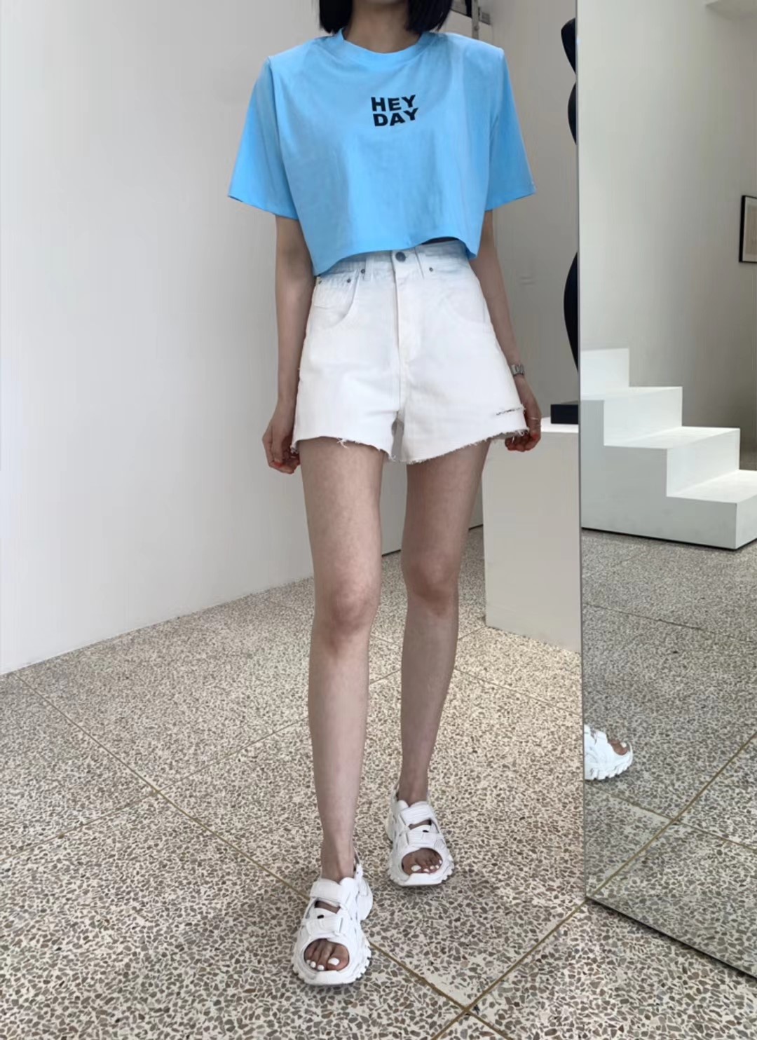 蓝色