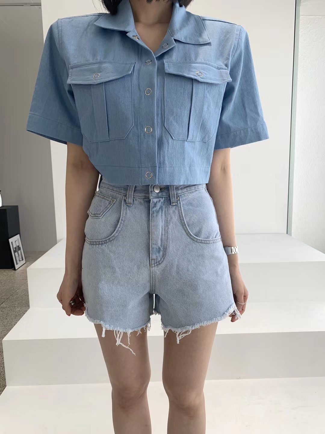 蓝色