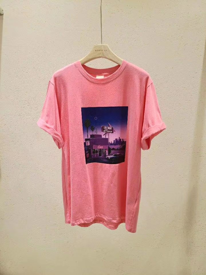 深粉红色