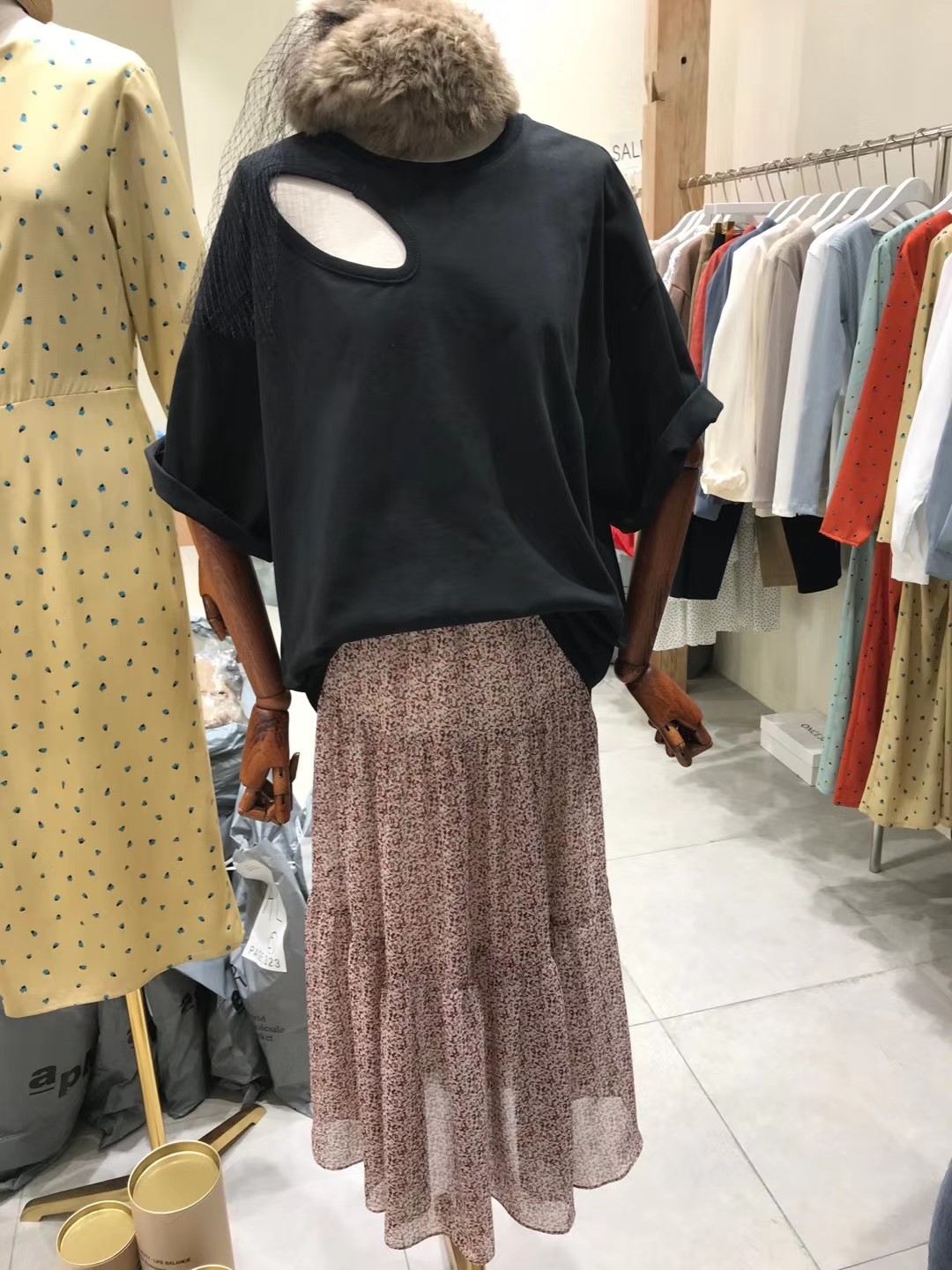 黑色