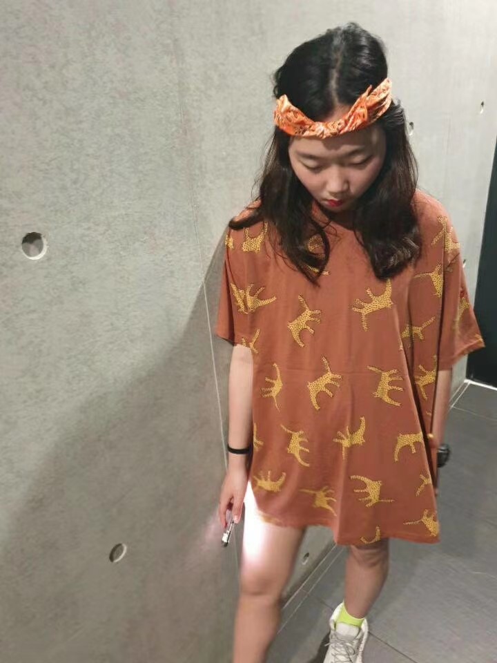 浅棕色