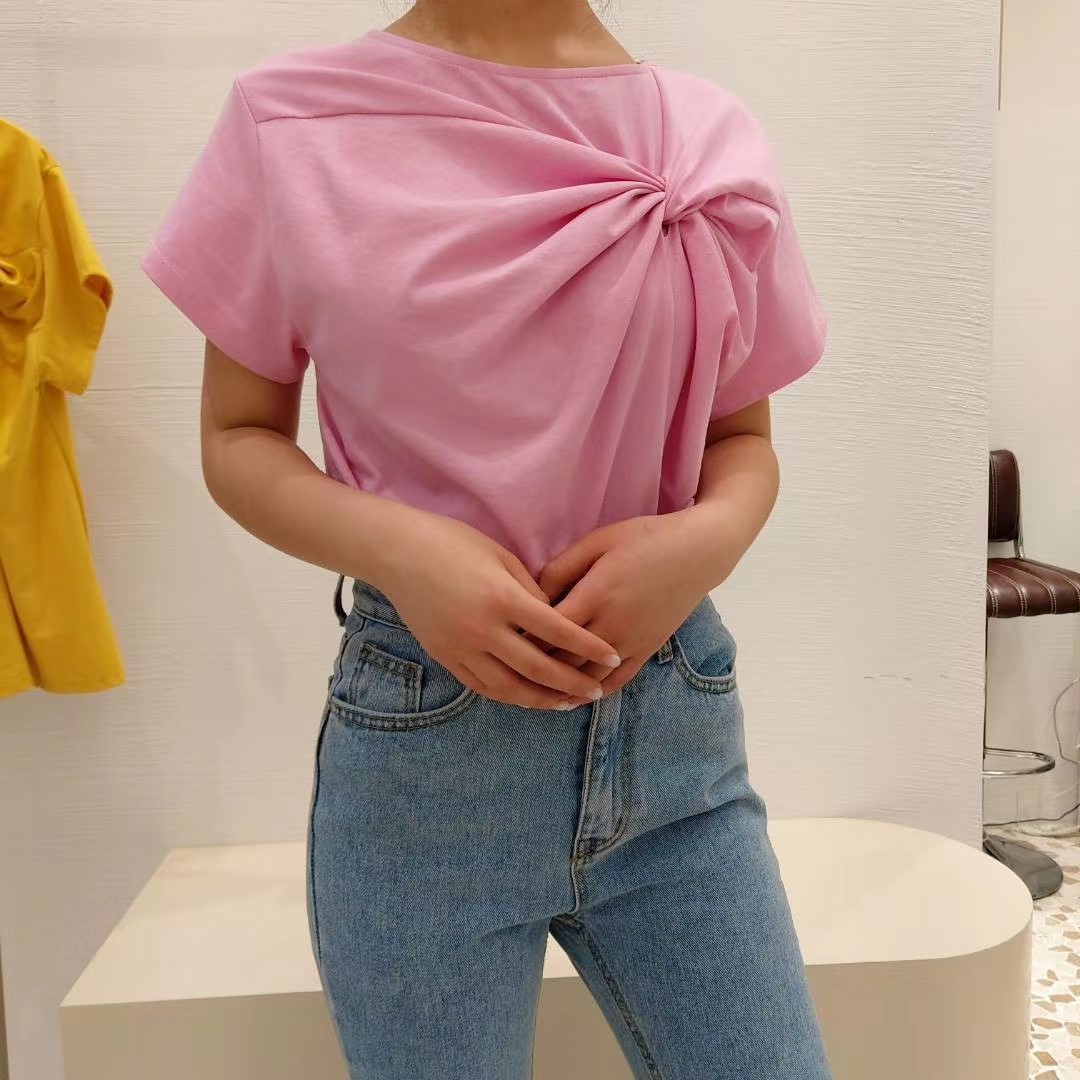 粉红色