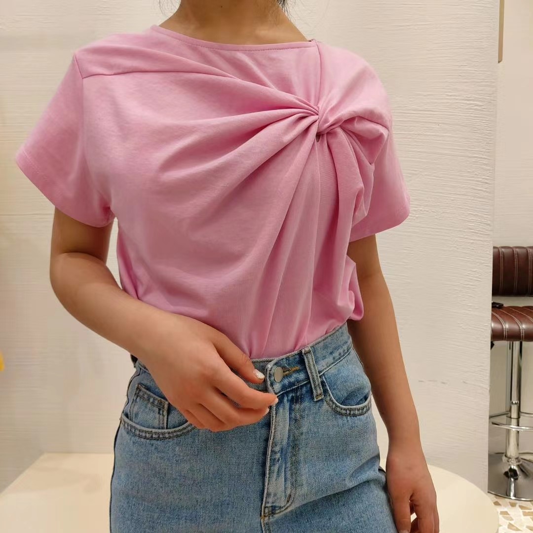 粉红色