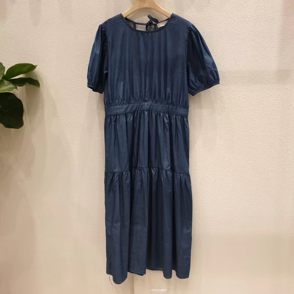深蓝色