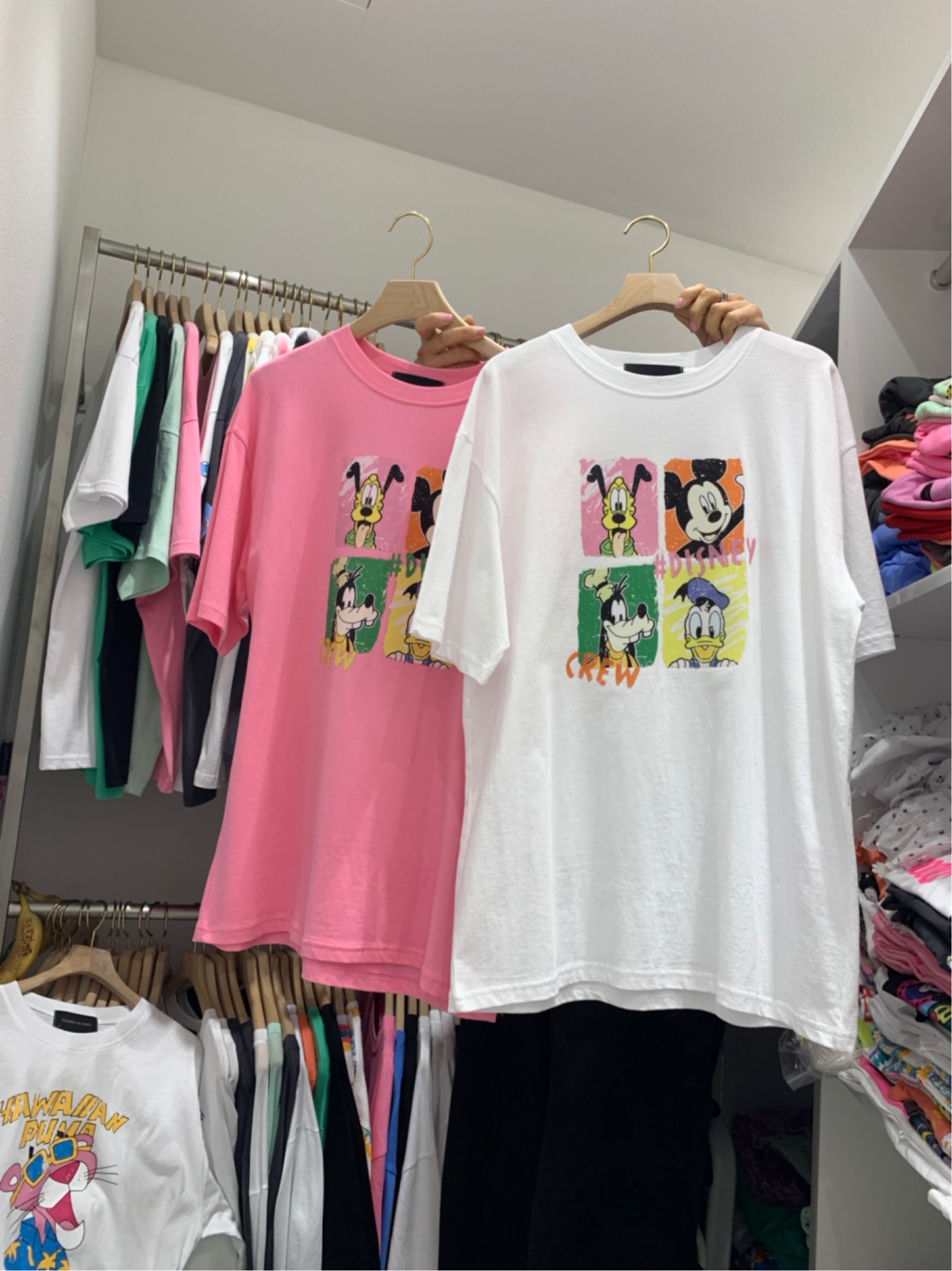 深粉红色