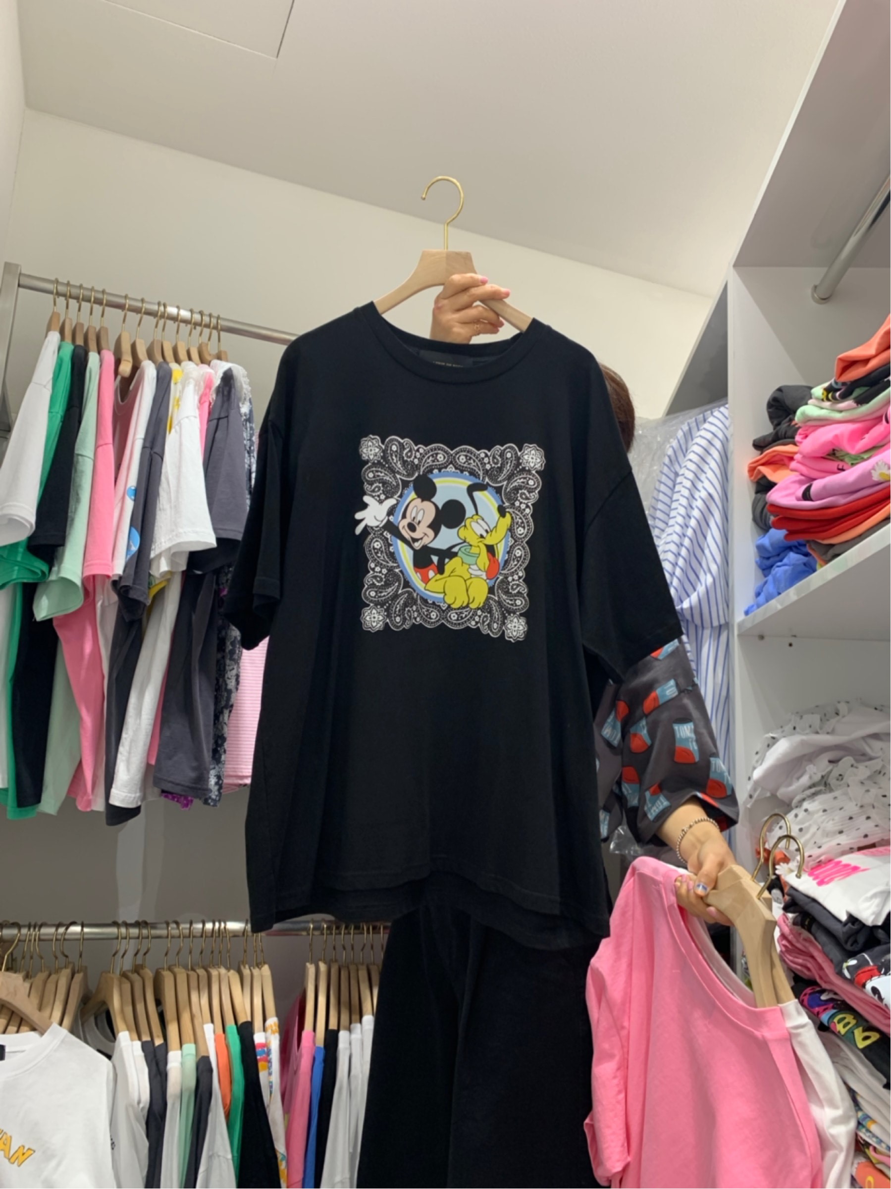 黑色