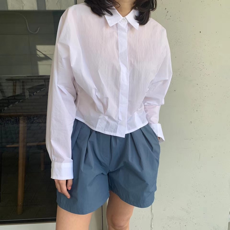 灰色