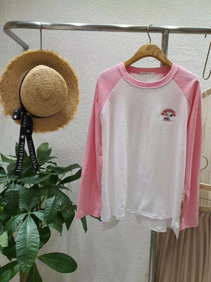 粉红色