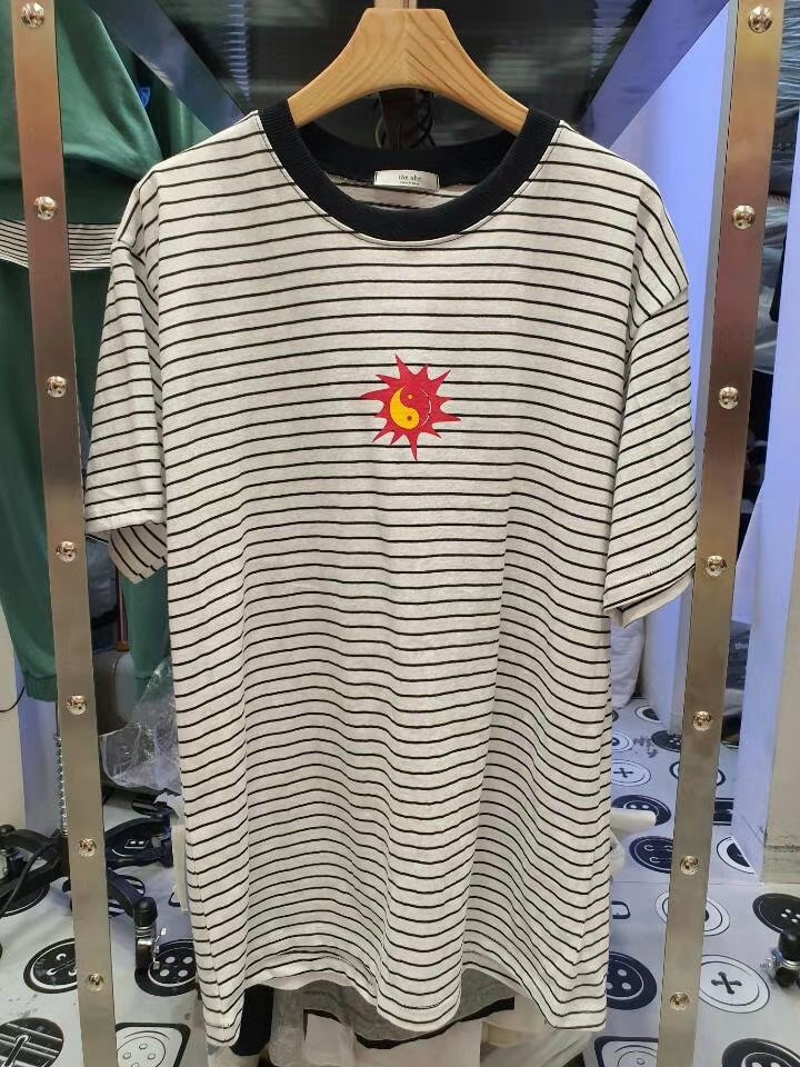 红色