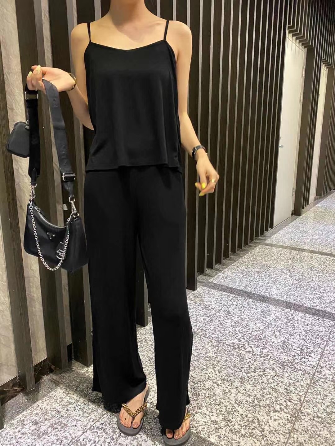 黑色