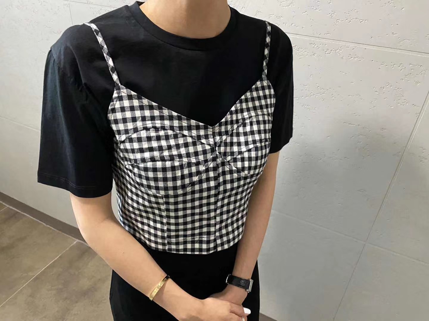 黑色