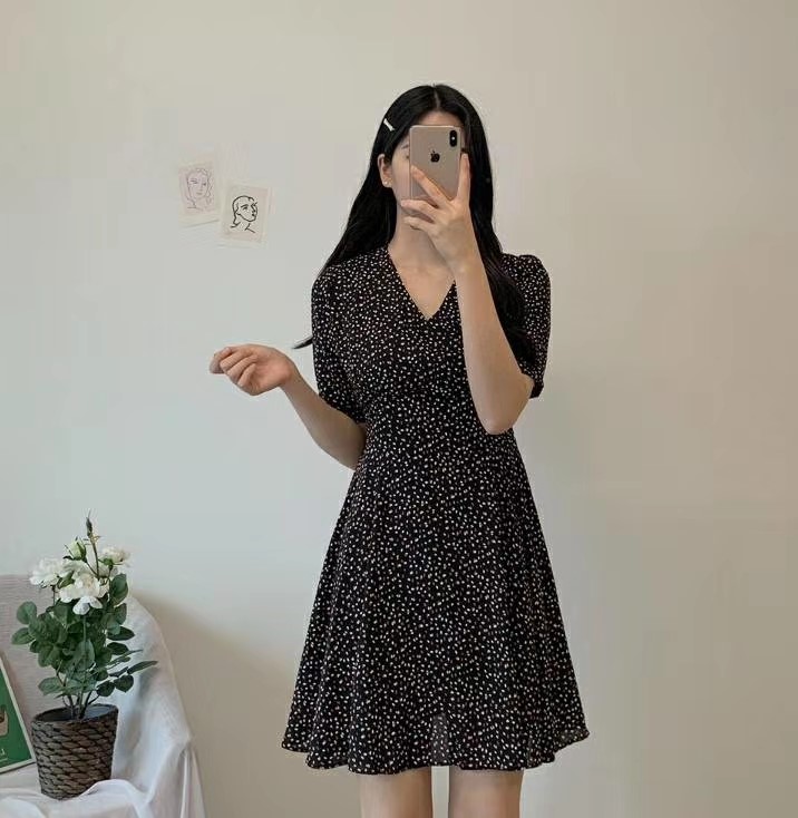 黑色